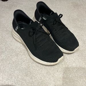 Women’s size 8 Skechers Slip-Ins.